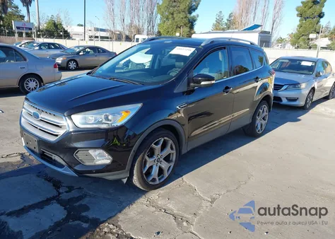 2019 Ford Escape Titanium z USA, uszkodzony, nr VIN 1FMCU0J90KUA81569